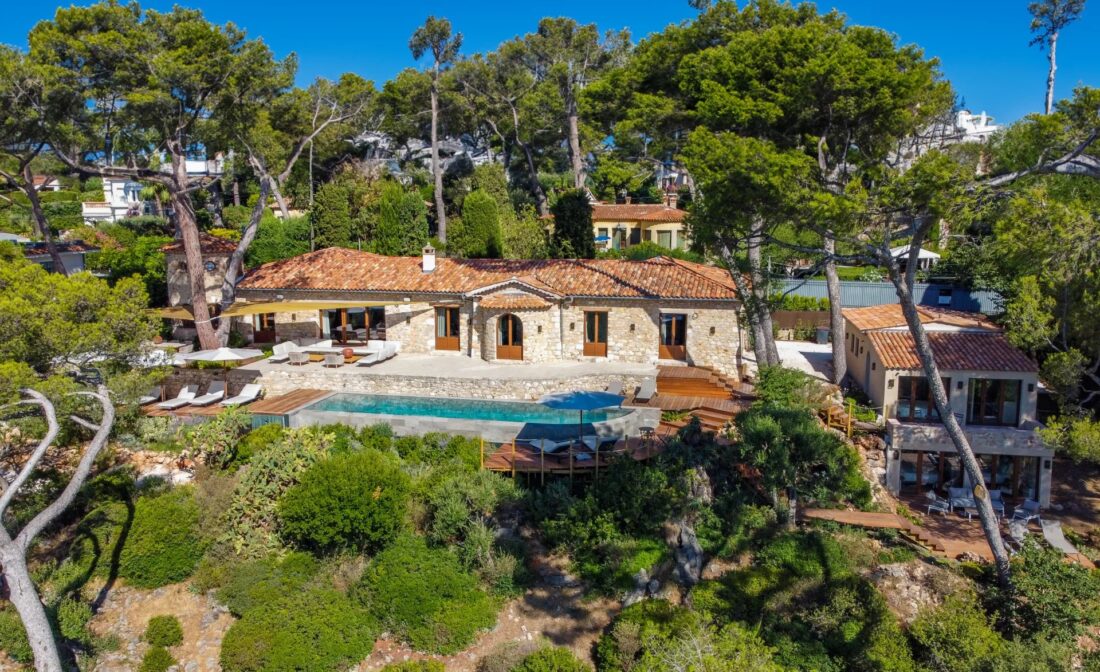 CAP D’ANTIBES – Bastide sea view near Garoupe