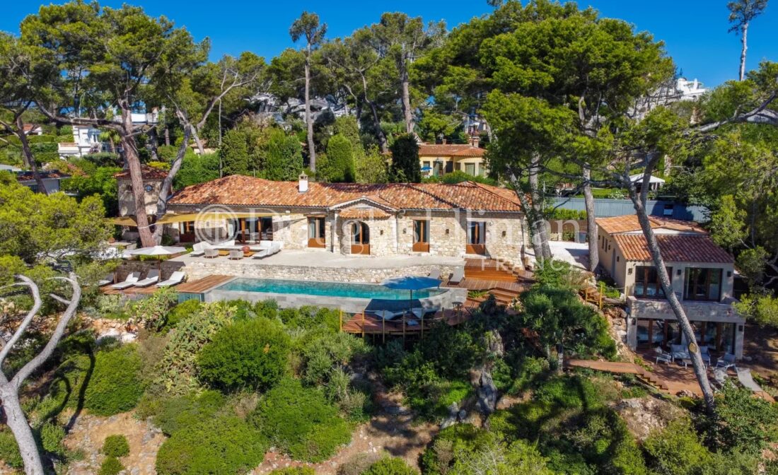 CAP D’ANTIBES – Bastide sea view near Garoupe