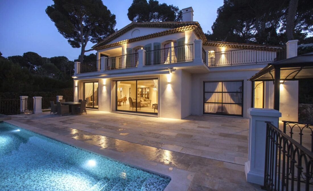 CAP D’ANTIBES – VUE MER PANORAMIQUE – VILLA NÉO-PROVENÇALE