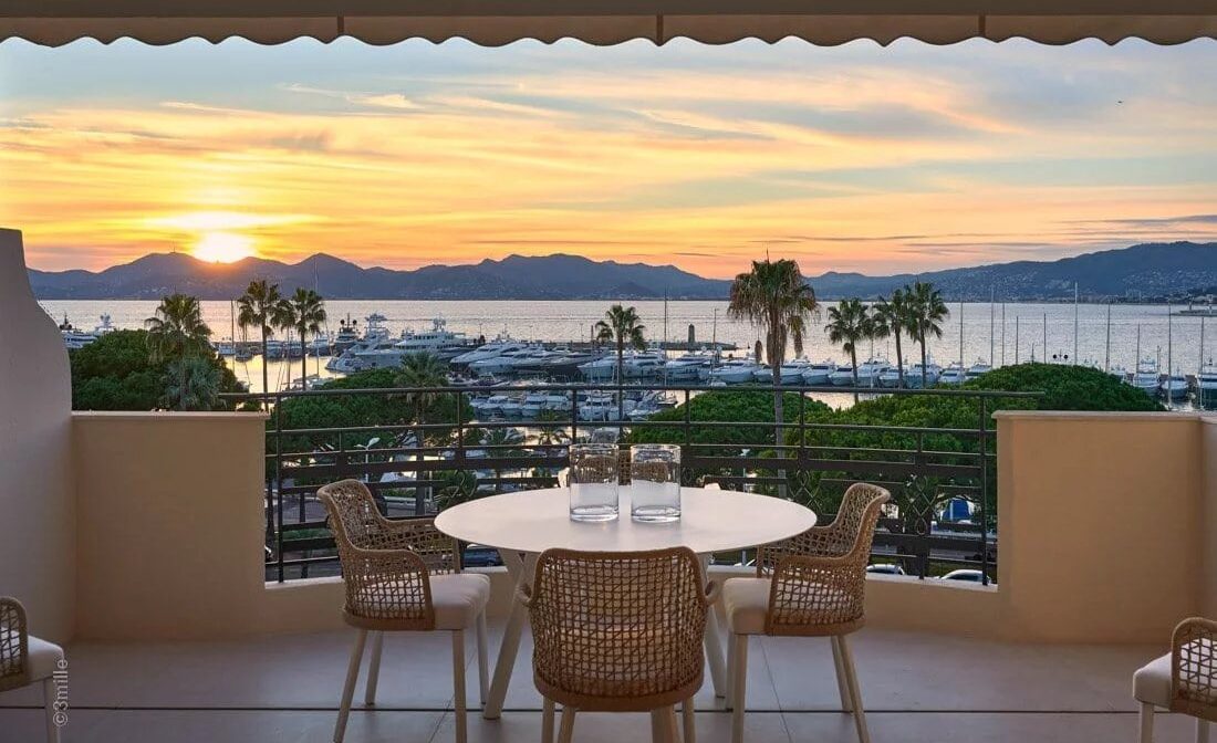 CANNES CROISETTE – Magnifique appartement en dernier étage avec vue mer panoramique