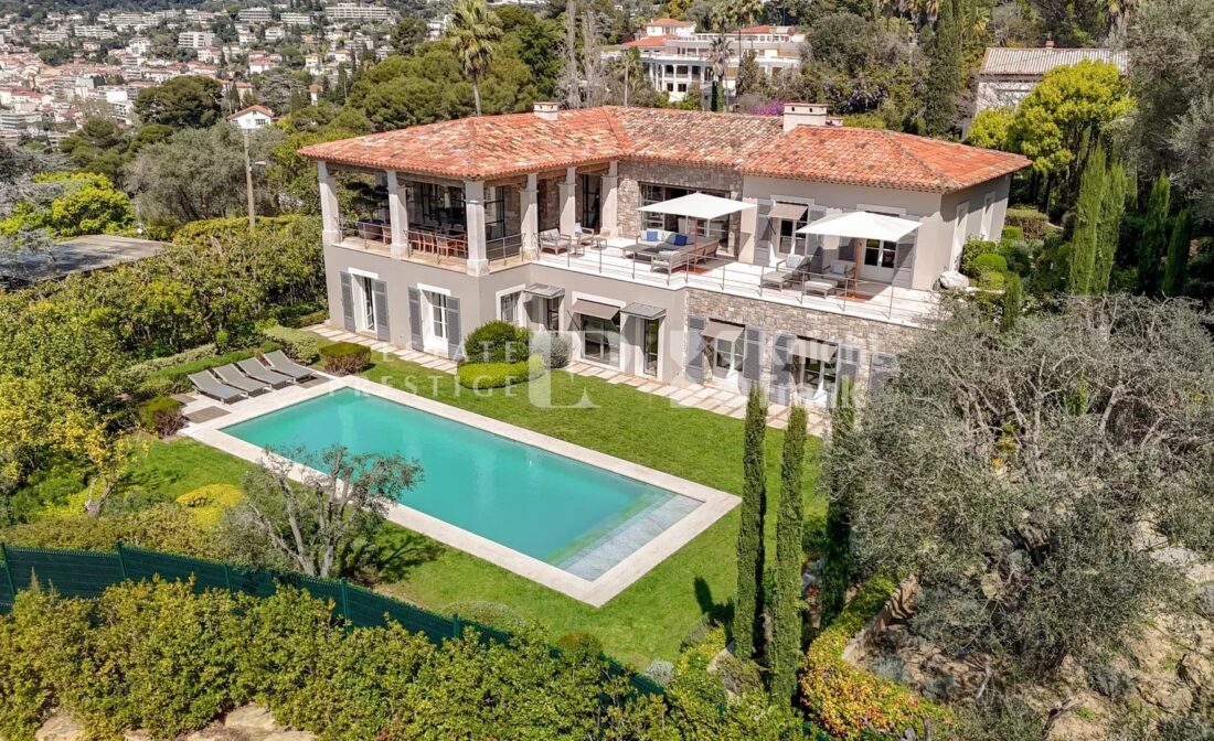CANNES : Charming Luxury Villa with Sea Views