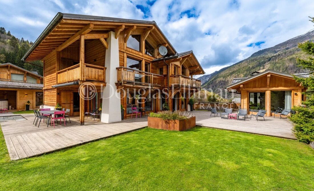LES HOUCHES – Magnifique chalet de 5 chambres avec appartement indépendant aux Houches