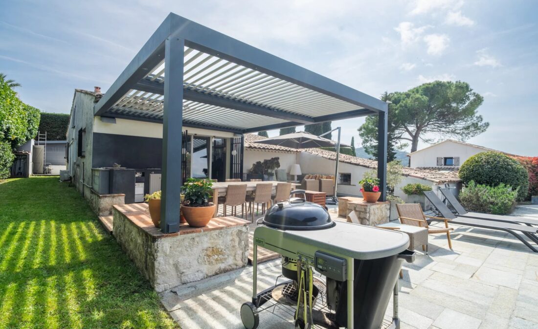 LA COLLE SUR LOUP – très agréable propriété avec 2 villas séparées