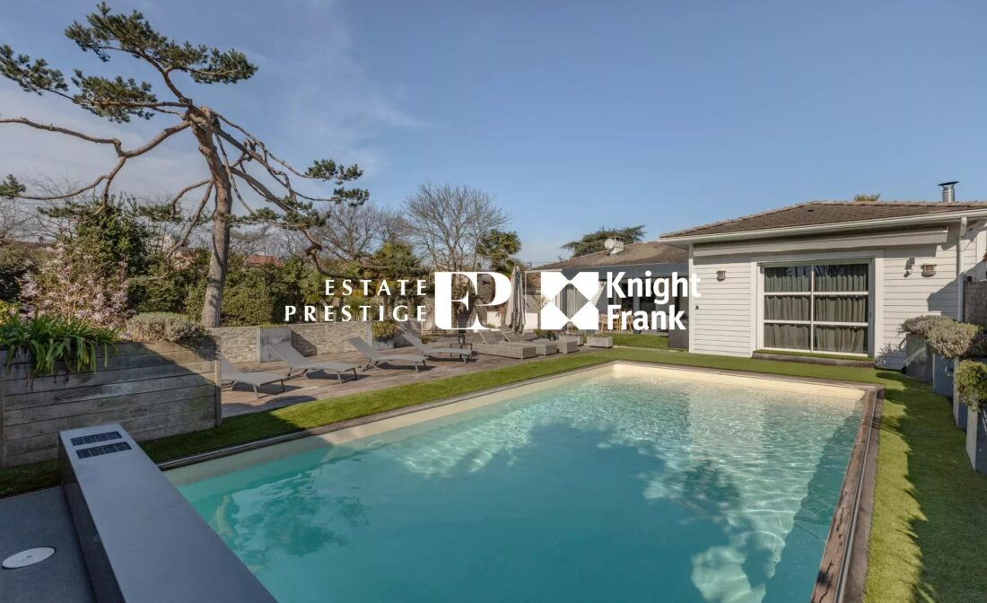 LE BOUSCAT – Maison de plain pied avec piscine et parkings