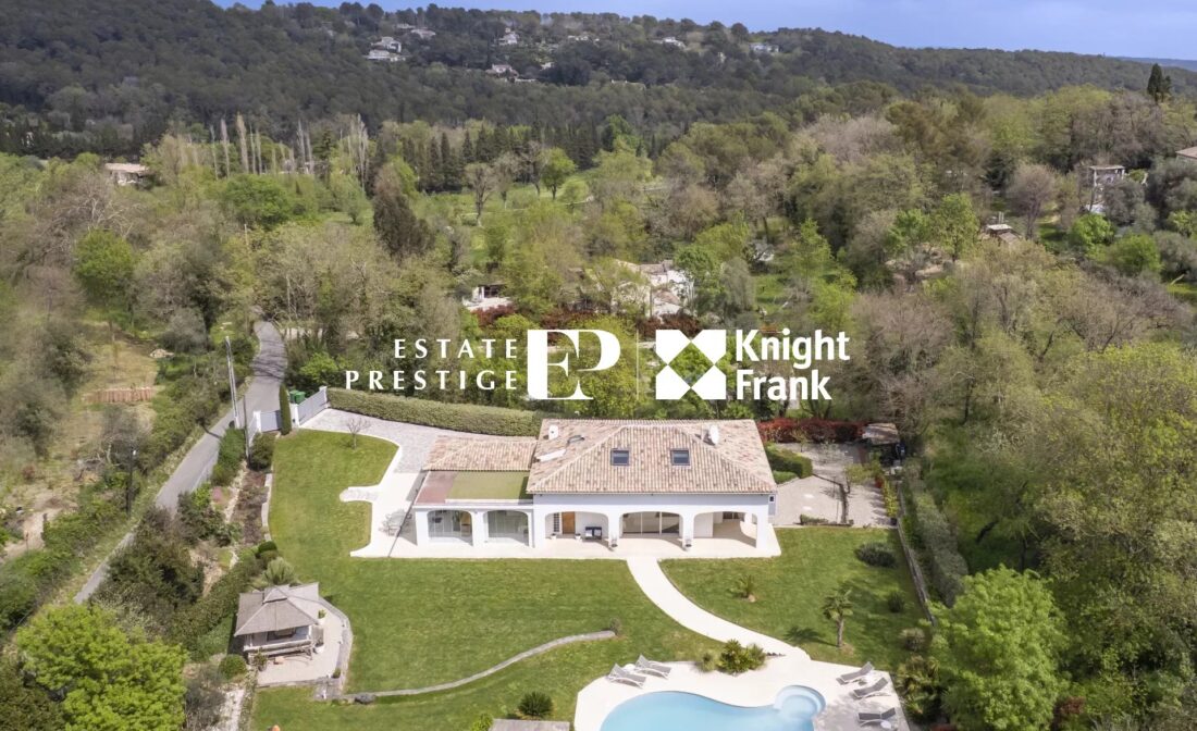 VALBONNE :  Superbe villa à pied du village