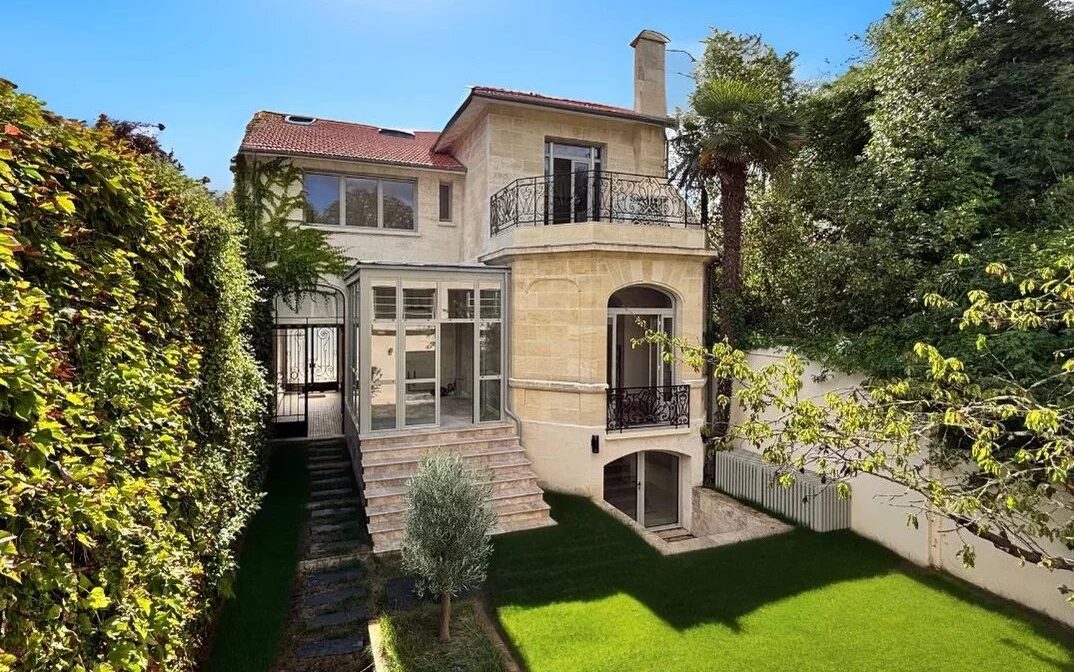 BORDEAUX – Superb renovated townhouse in Bordeaux Caudéran, two steps from the Parc Bordelais