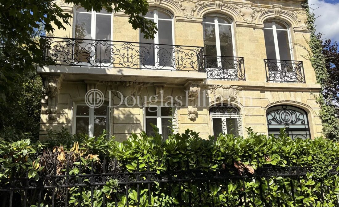 BORDEAUX – Superbe maison de ville rénovée à Bordeaux Caudéran, à deux pas du Parc Bordelais