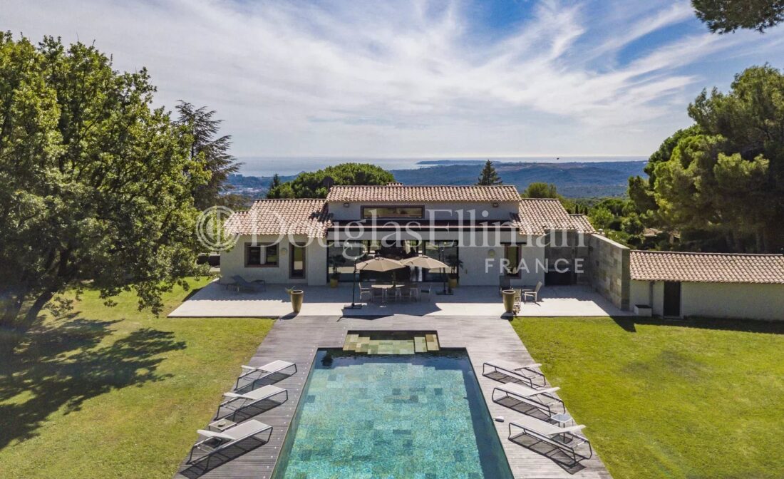 SAINT PAUL DE VENCE : A Magnificent Contemporary Villa