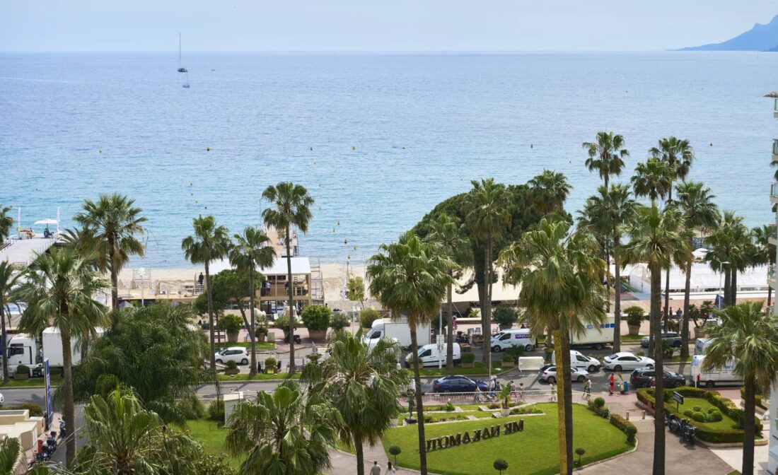 CANNES CROISETTE – 3 pièces rénové en étage élevé au Grand Hotel