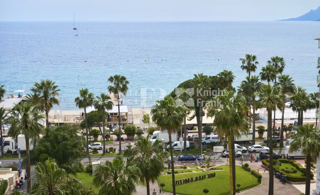 CANNES CROISETTE – 3 pièces rénové en étage élevé au Grand Hotel