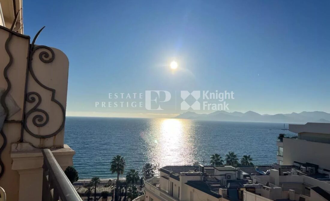 CANNES CROISETTE – Appartement 2 pièces en dernier étage