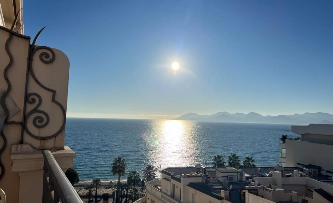 CANNES CROISETTE – Appartement 2 pièces en dernier étage
