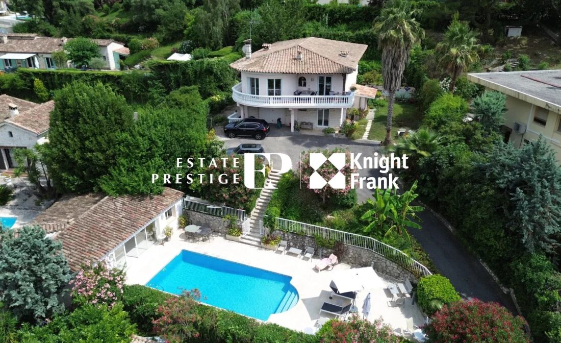 VENCE : A lovely 6 bedroom family villa in a quiet location with open views