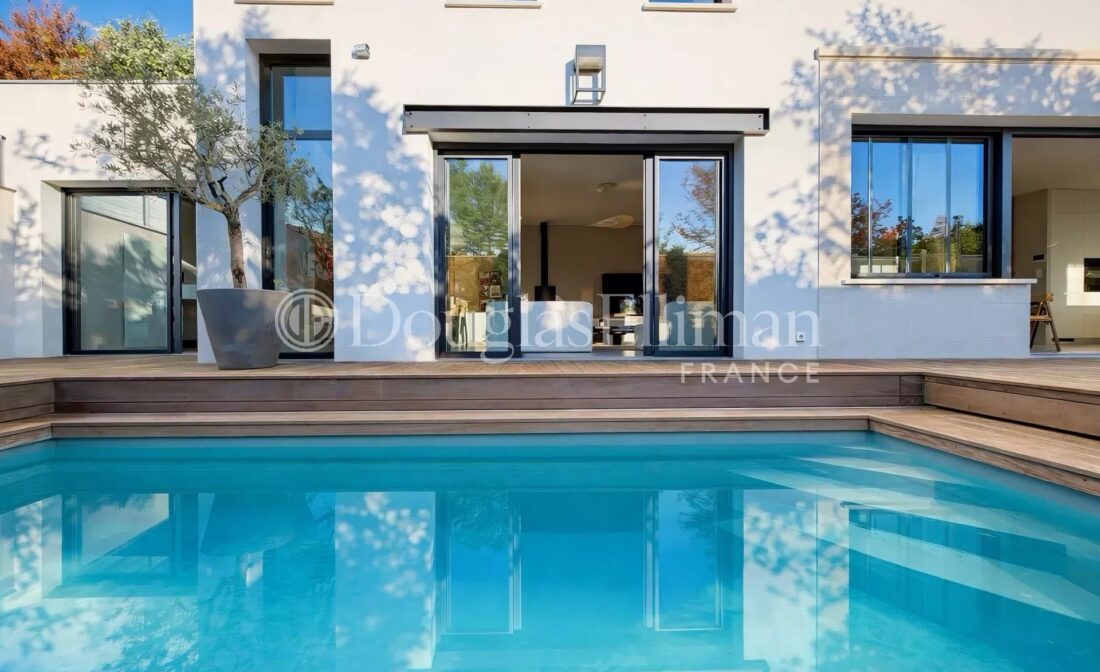 BORDEAUX – BOUSCAT – Belle maison contemporaine – 6 Chambres – Piscine et Garage