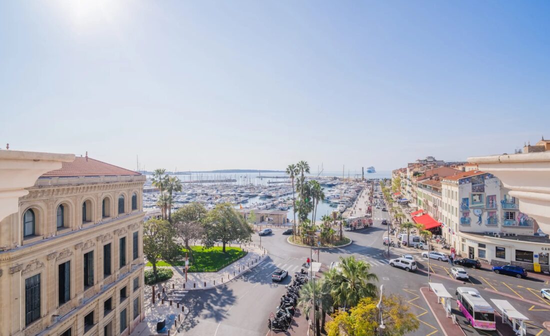 CANNES – Appartement 3 pièces avec vue panoramique sur le port de Cannes