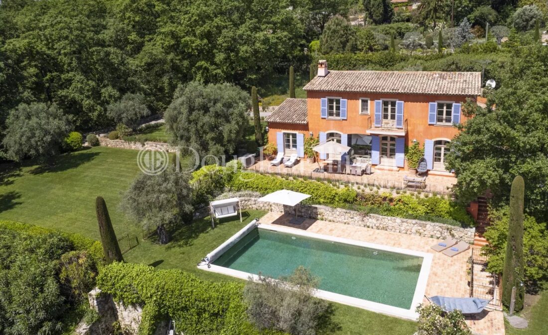 VENCE – A superb villa in perfect condition, with panoramic sea views