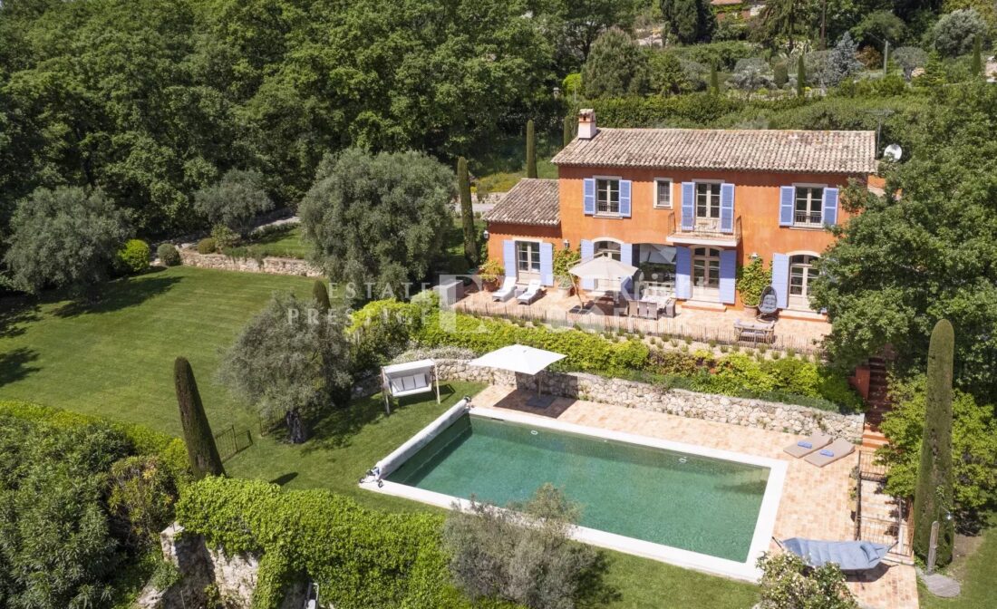 VENCE – A superb villa in perfect condition, with panoramic sea views