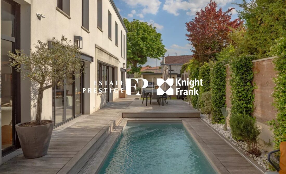 BORDEAUX – BOUSCAT – Beautiful contemporary house – 6 Bedrooms – Swimming pool and Garage