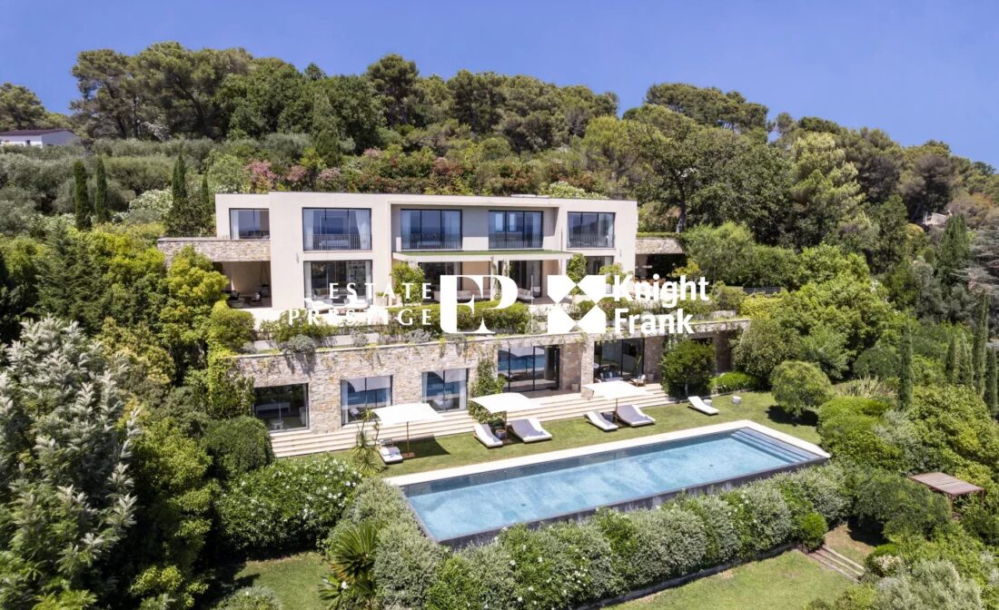 MOUGINS : A stunning luxury villa with sea views