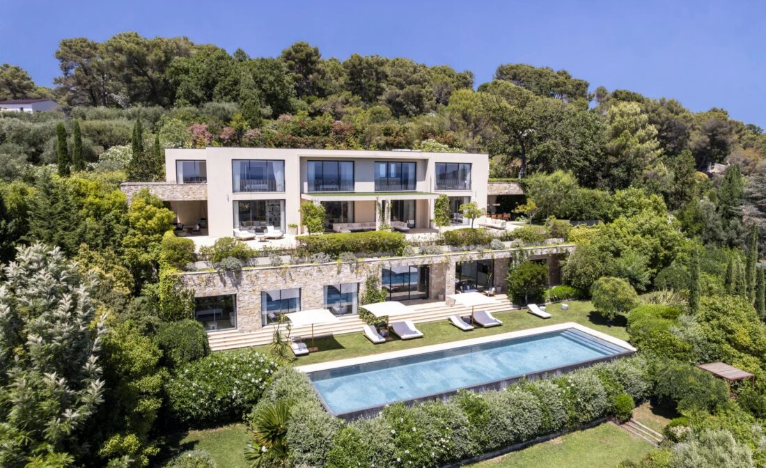 MOUGINS : Superbe villa de luxe avec vue mer