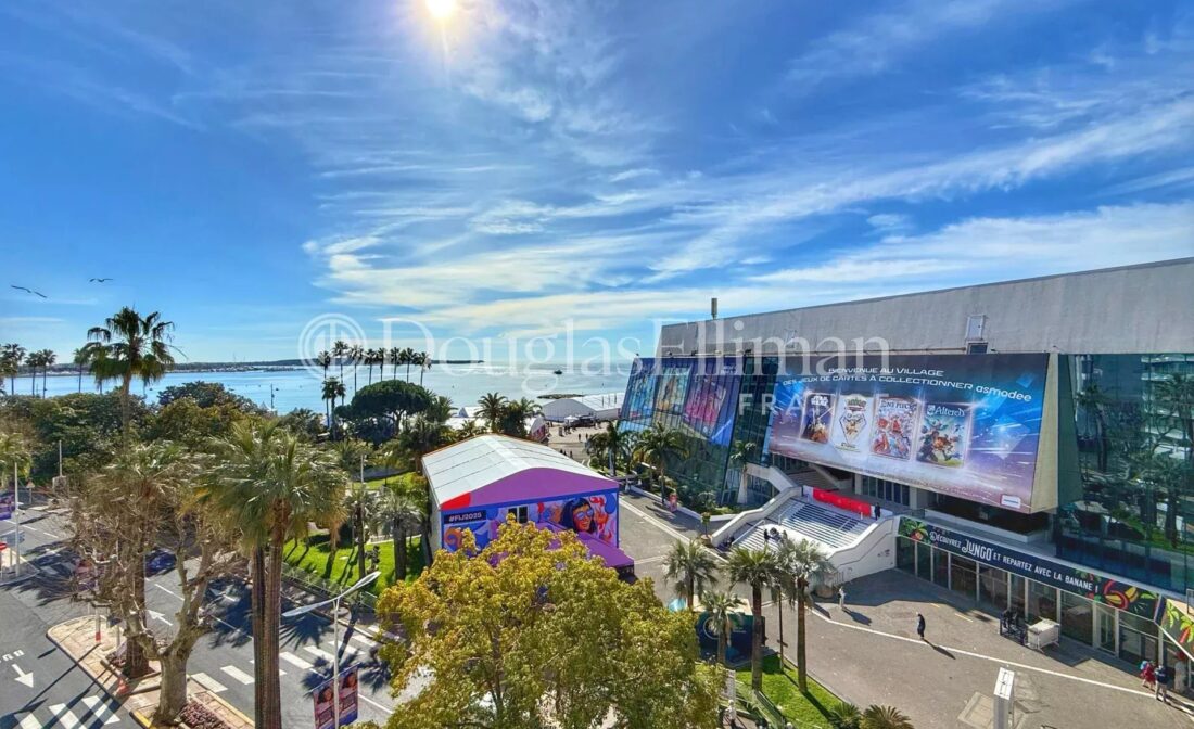 CANNES CROISETTE – Appartement 2 pièces avec vue mer