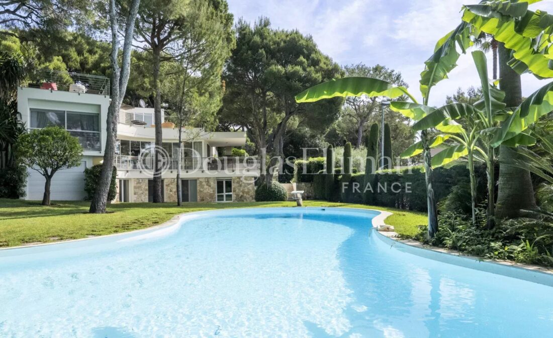 SAINT-JEAN-CAP-FERRAT – Exceptional Contemporary Villa with Panoramic Sea View
