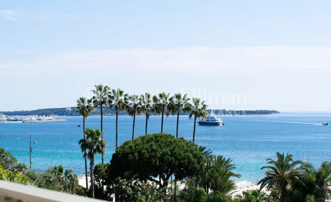 CANNES CROISETTE – Appartement 2 pièces avec vue mer