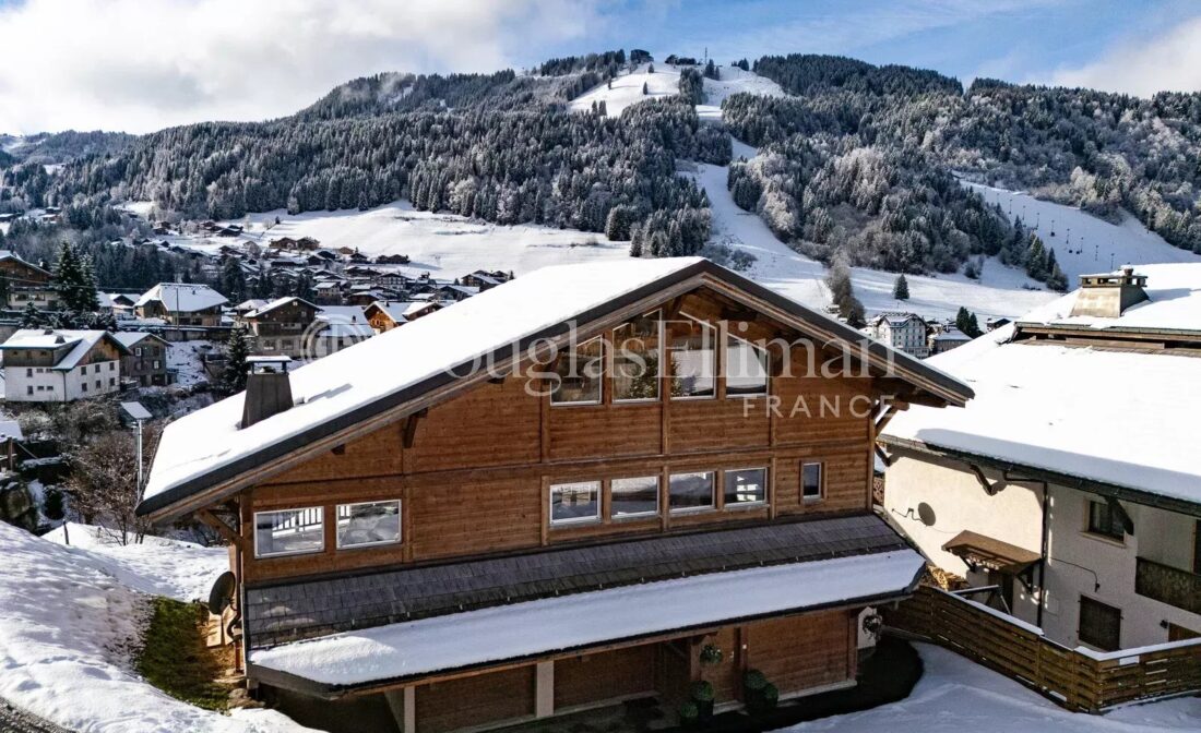MORZINE – Contemporary chalet with garden