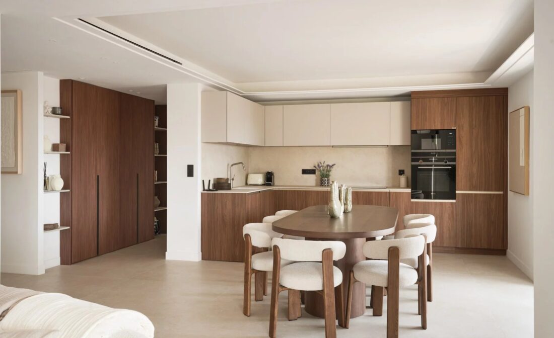 Cannes low Californie. Superb 4 bedrooms on last floor with sea view.