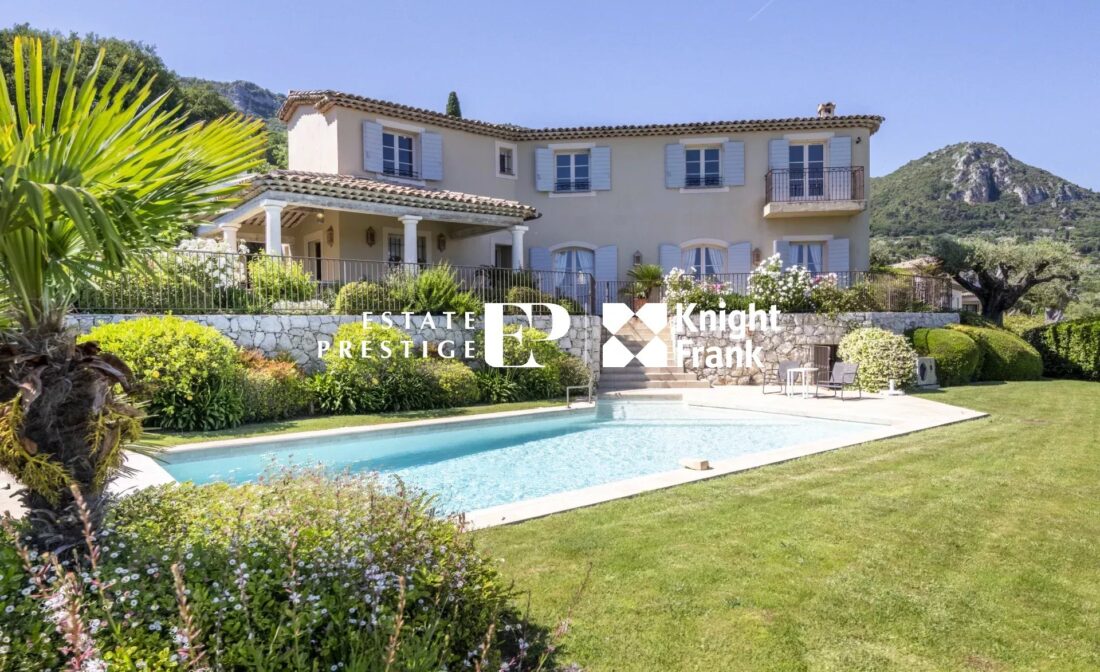 VENCE – Villa with sea view, in a private estate