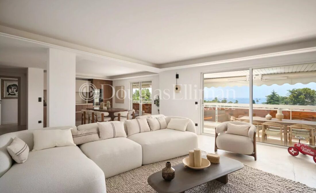 CANNES BASSE CALIFORNIE – Top floor with sea view