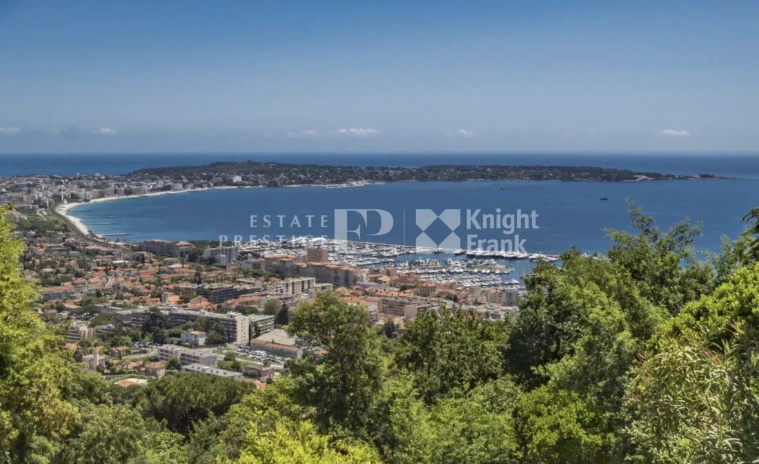 SUPER CANNES – Исключительный участок с панорамным видом на море