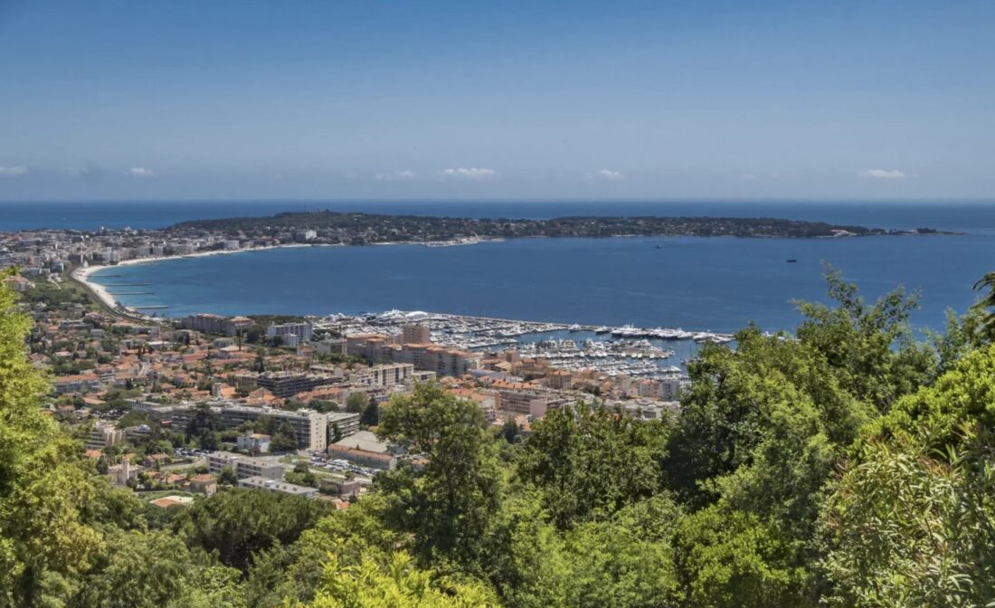 SUPER CANNES – Terrain d’Exception avec Vue Mer Panoramique