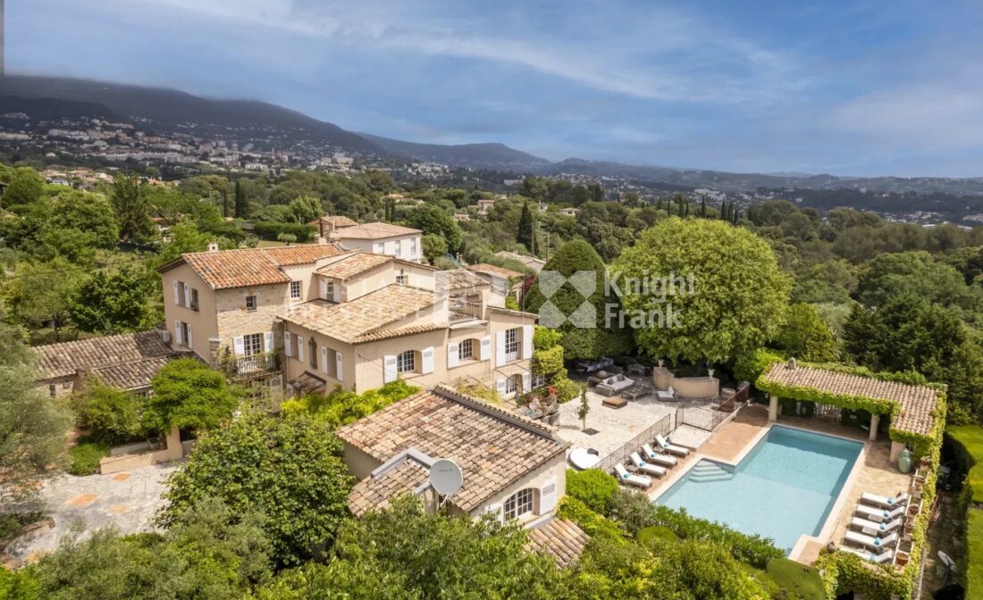 GRASSE – Magnificent Estate with Expansive Grounds, Guest Houses & Exceptional Privacy