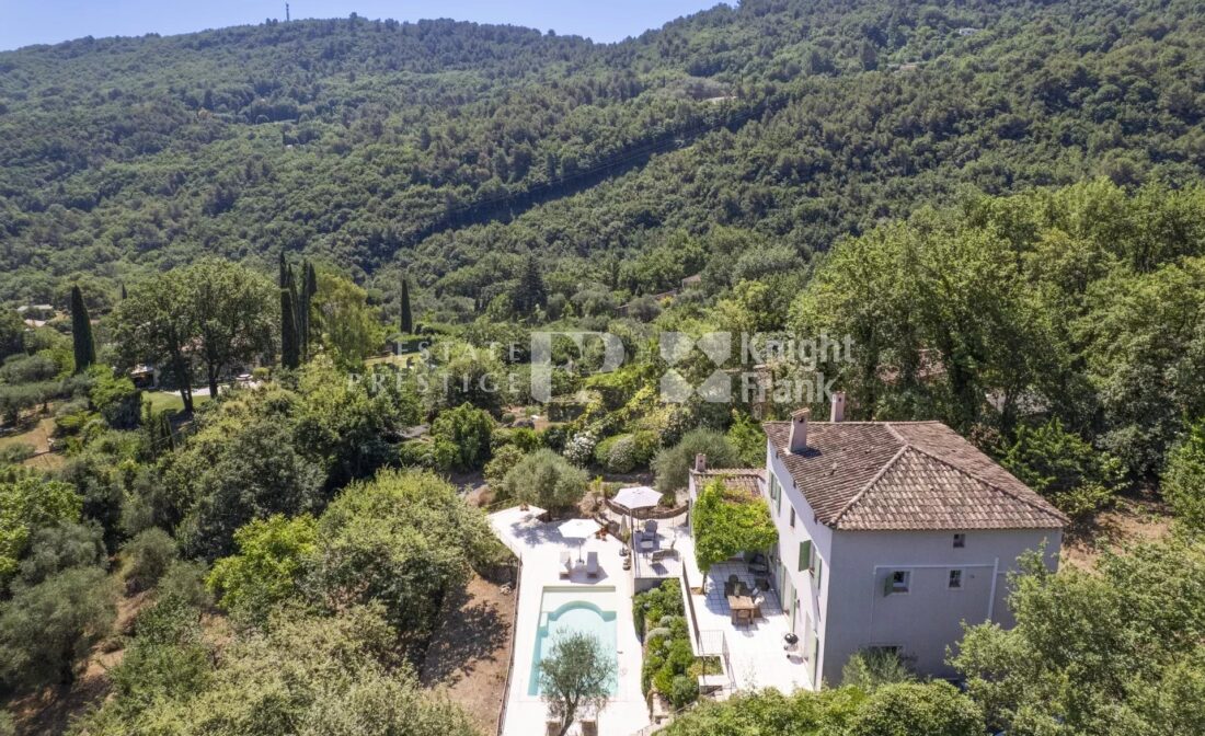 BAR SUR LOUP – A charming and newly renovated Villa with a pool and wonderful views