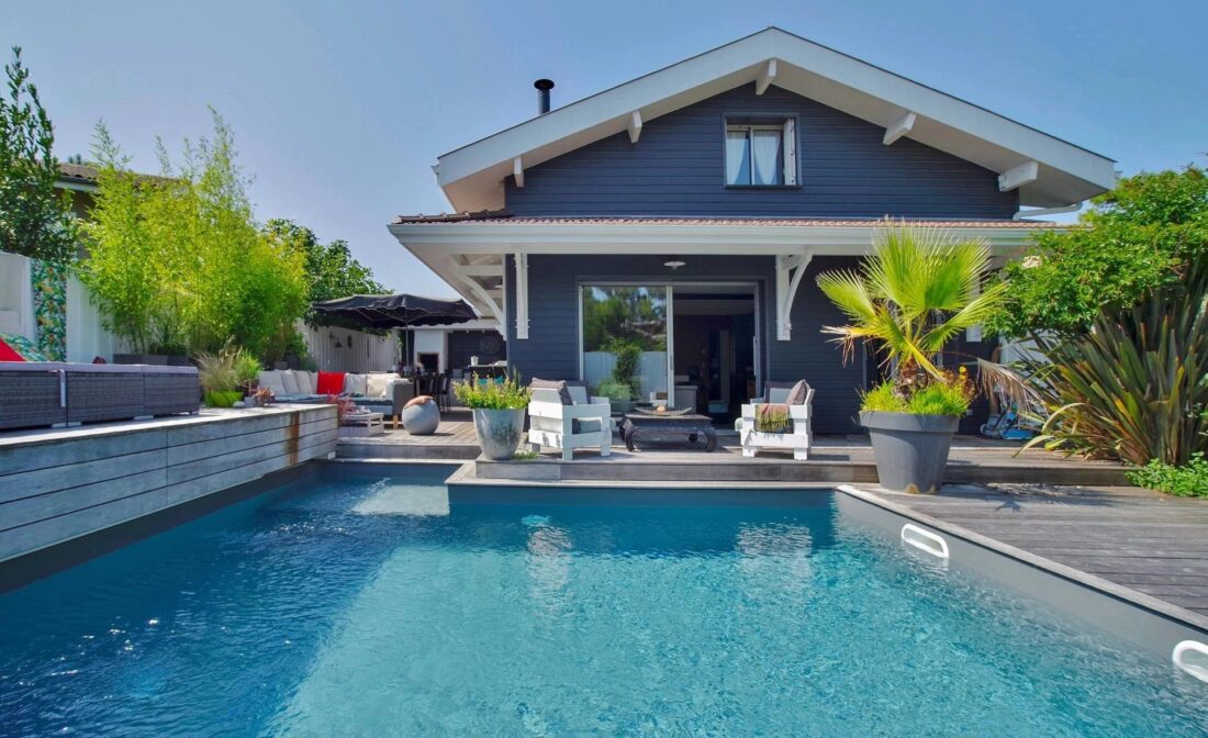 CAP FERRET – Luxurious home with pool