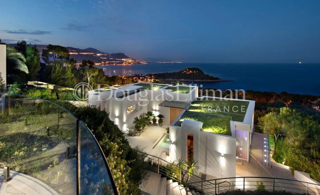 SAINT JEAN CAP FERRAT: Luxury Property with Exceptional Sea View