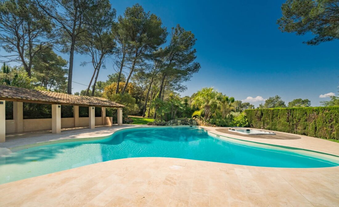 MOUGINS : Villa avec vue imprenable sur le chateau de Castellaras