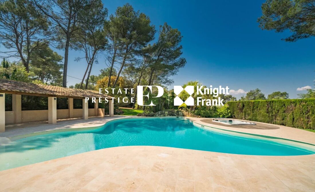 MOUGINS : Unique Villa with breath-taking views of Château de Castellaras