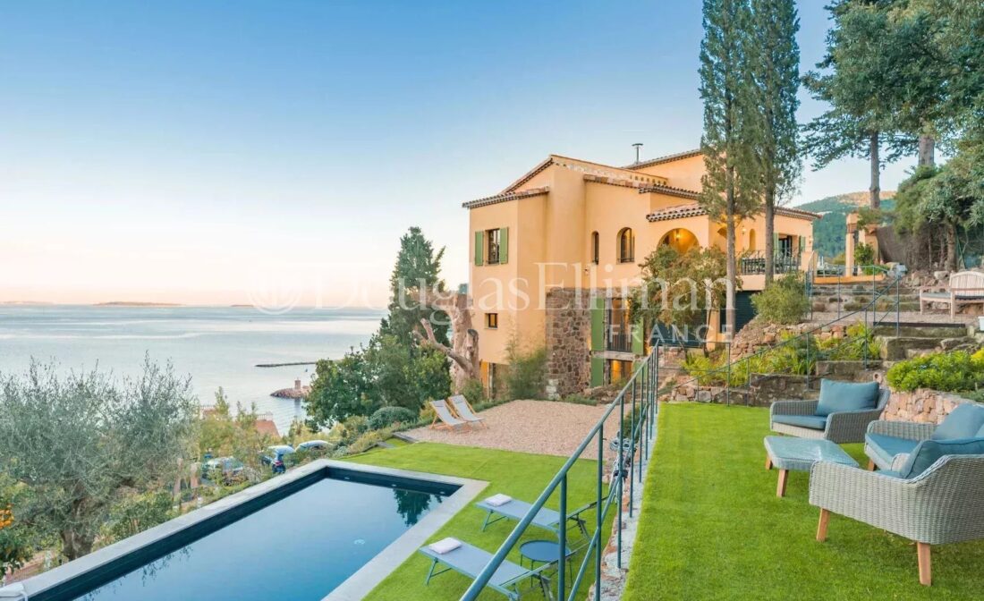 THEOULE – 7-bedroom villa with sea views