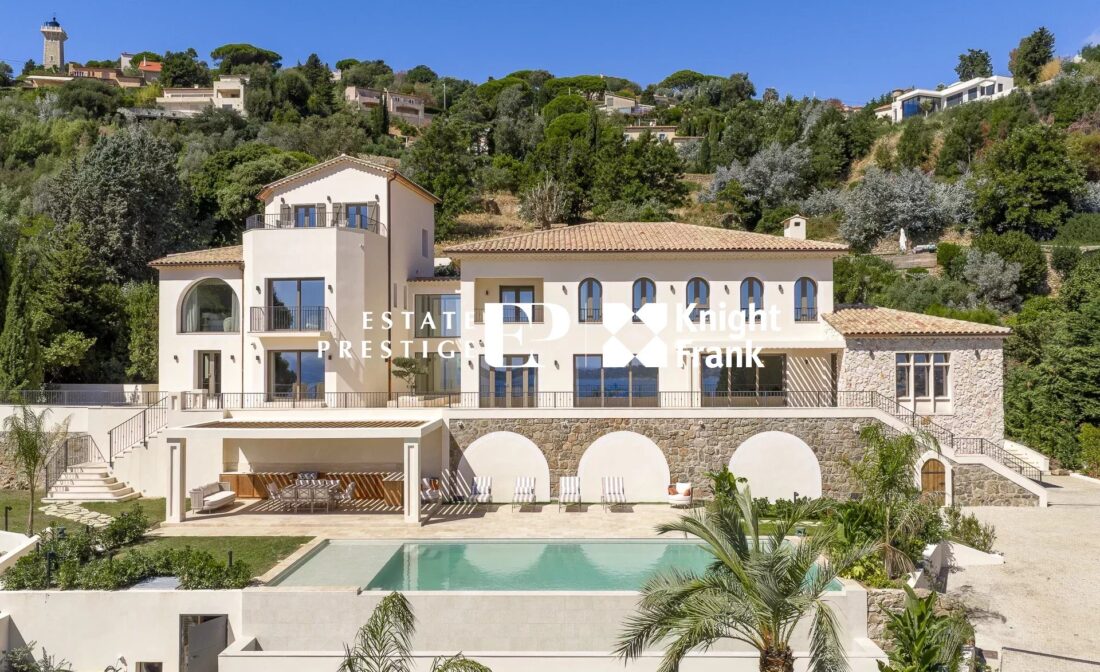 VALLAURIS – GOLFE JUAN – Fully renovated villa with sea view & infinity pool