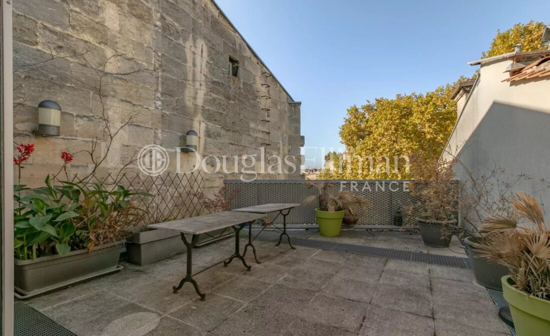 BORDEAUX SAINT SEURIN – Maison avec ascenseur, terrasses et parkings