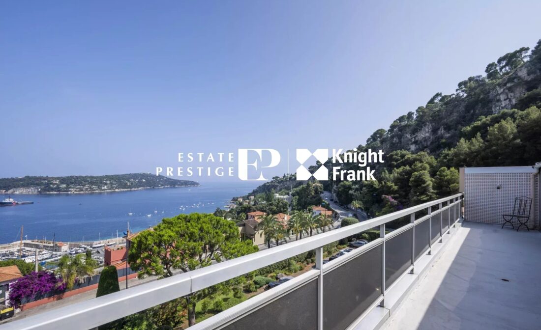 VILLEFRANCHE-SUR-MER – Appartement en dernier étage avec vue mer panoramique