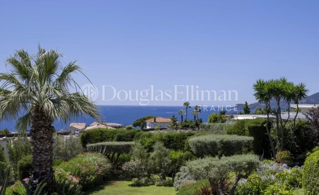 CANNES – Villa sea view at the Croix des Gardes