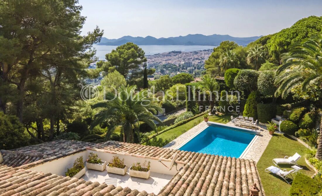 CANNES CALIFORNIE – Élégante villa provençale avec vue mer
