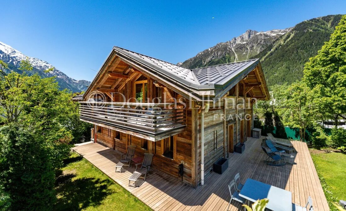 CHAMONIX – Chalet de 4 chambres récemment construit au pied du domaine skiable des Planards.