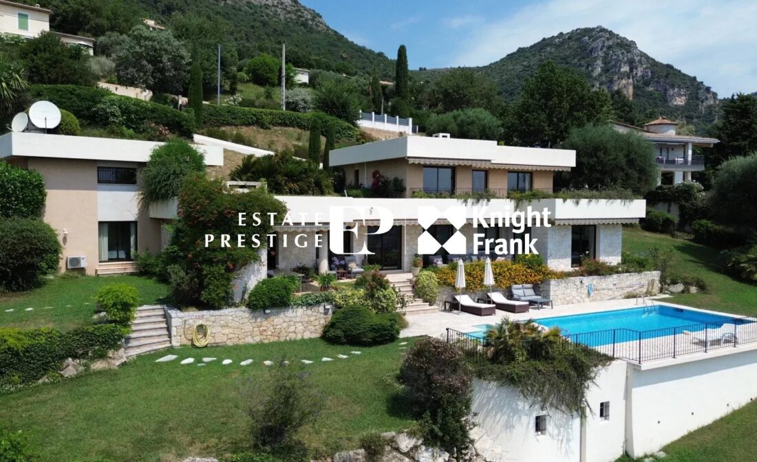 VENCE : Une très belle villa contemporaine avec vue mer panoramique