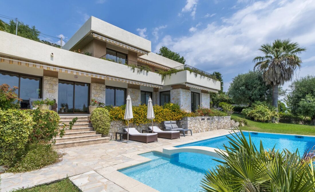 VENCE : Une très belle villa contemporaine avec vue mer panoramique