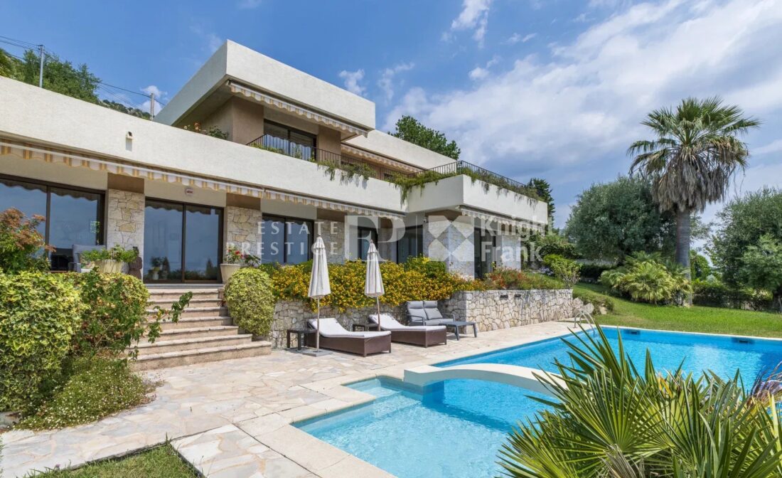VENCE :  A Beautiful Contemporary Villa with panoramic sea views
