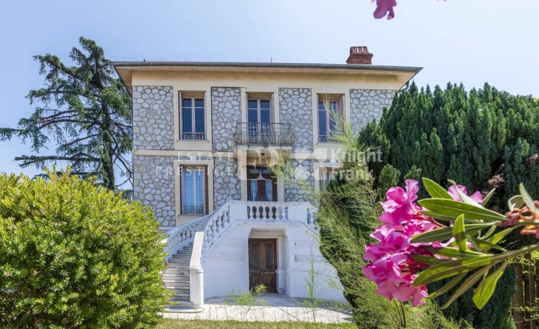 Nice – Gairaut – Appartement au dernier étage d’un magnifique Hôtel Particulier